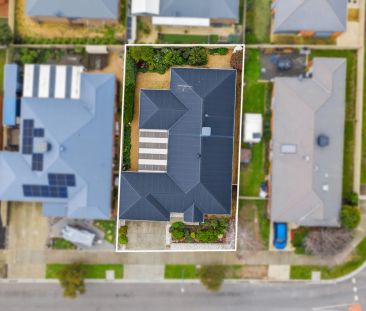 Modern Family Home in Sough-After Strathfieldsaye Location - Photo 3