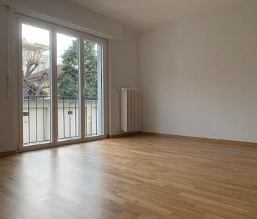 Appartement de 2.5 pièces partiellement rénové au rez-de-chaussée - Foto 6