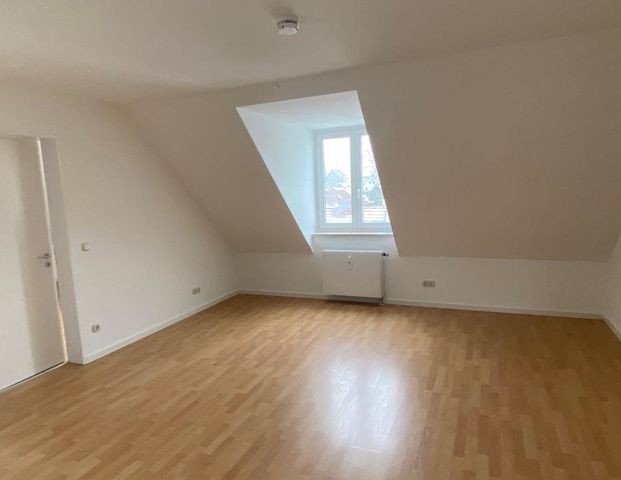 Attraktive 3-Zimmer mit Abstellraum im Dachgeschoss in grüner Lage! - Foto 1