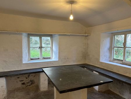 Detached Farmhouse set in a peaceful rural location to let on an initial term of 12 months. - Photo 4