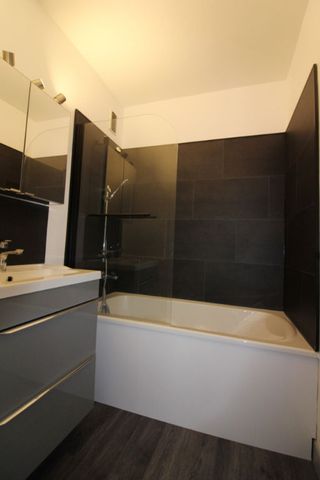 Location Appartement 4 pièces 82m² - Photo 4