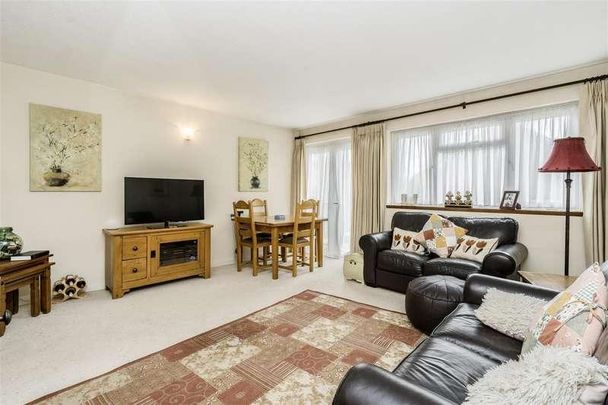 Harriet Way, Bushey, WD23 - Photo 1
