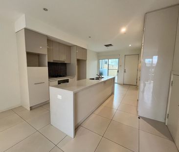 Low-Maintenance Living by the Water! - Photo 4