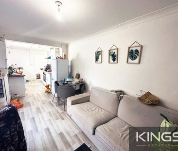 5 bedroom semi-detached house to rent - Photo 1