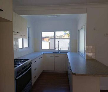 Three bedroom home in great location - Photo 1