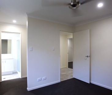 Modern 4 bedroom home with Air con. - Photo 1