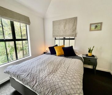 Split level, three bedroom city townhouse - Photo 5