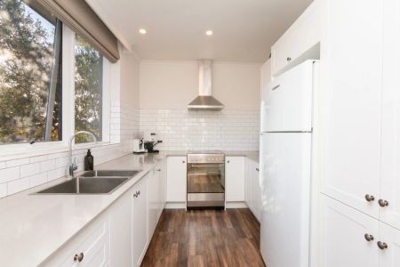 Beachside living in leafy Park Street - Photo 5