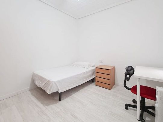 Carrer de Ramiro de Maeztu, Valencia, Valencian Community 46022 - Photo 1