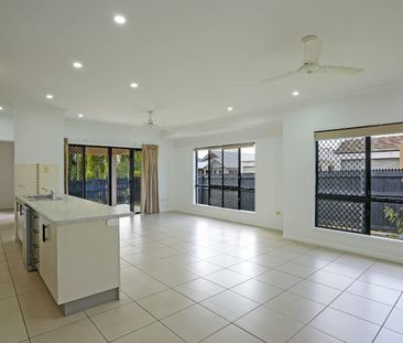 Spacious and low-maintenance family home - Photo 1