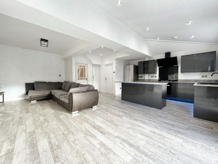 3 bedroom semi-detached house to rent - Photo 2