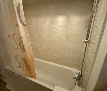 4 bedroom flat share to rent - Photo 2