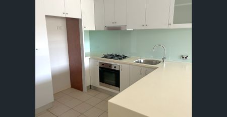 Modern one bedroom apartment located in "Sydney Park Village"... - Photo 4