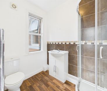 8 bedroom end of terrace house to rent - Photo 6
