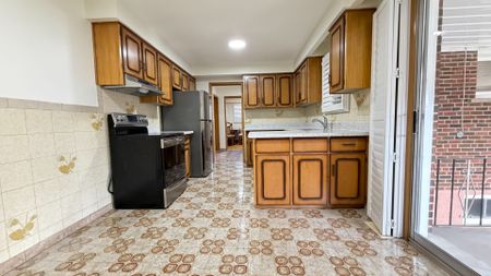 For Lease - 27 Bowhill Crescent Unit# Main, Toronto, Ontario - Photo 2