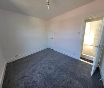 2 bedroom end of terrace house to rent - Photo 6