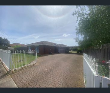 10 Cooroombong Street, Werribee, Vic 3030 - Photo 3