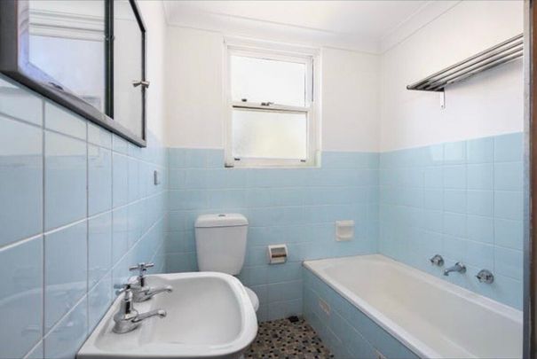 Gladesville - Photo 1