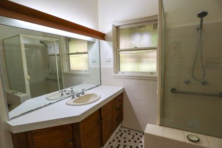 HOME IN THE HEIGHTS - Photo 4