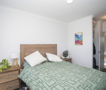 A stone throw away from Emerald Park! - Photo 4
