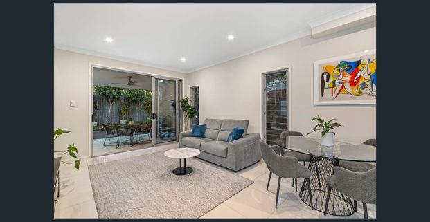 Stylish & Spacious Townhouse in Prime Corinda Location! - Photo 1