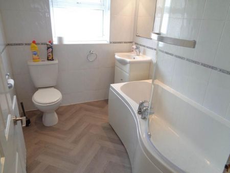 3 bedroom terraced house to rent - Photo 5