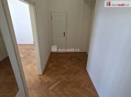Krásný byt 2+kk ve třetím patře s výtahem cihlové budovy na Žižkově - Photo 4