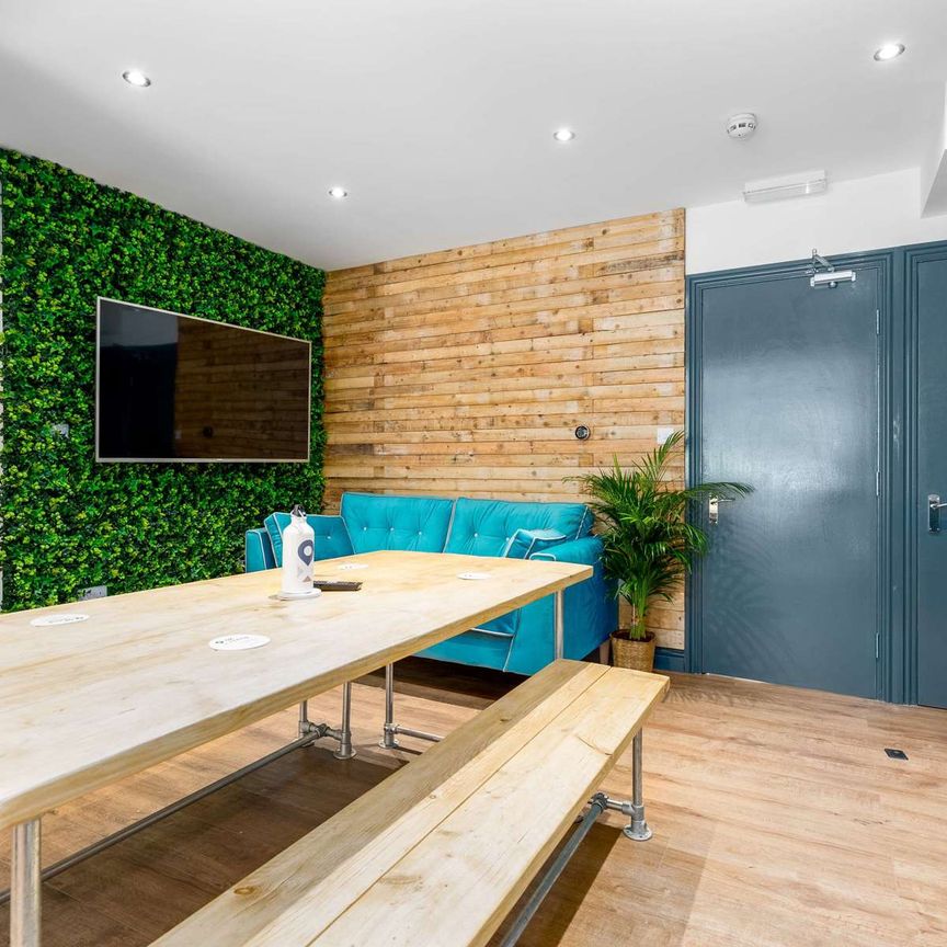 176 Westminster Room 6 - Photo 1