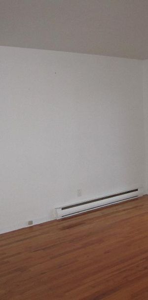 À 5 min. du Terminus de St-Eustache - Photo 1