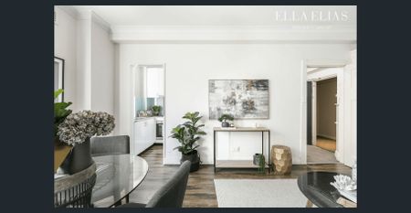 Spacious Art Deco Apartment | Prime Location - Photo 2