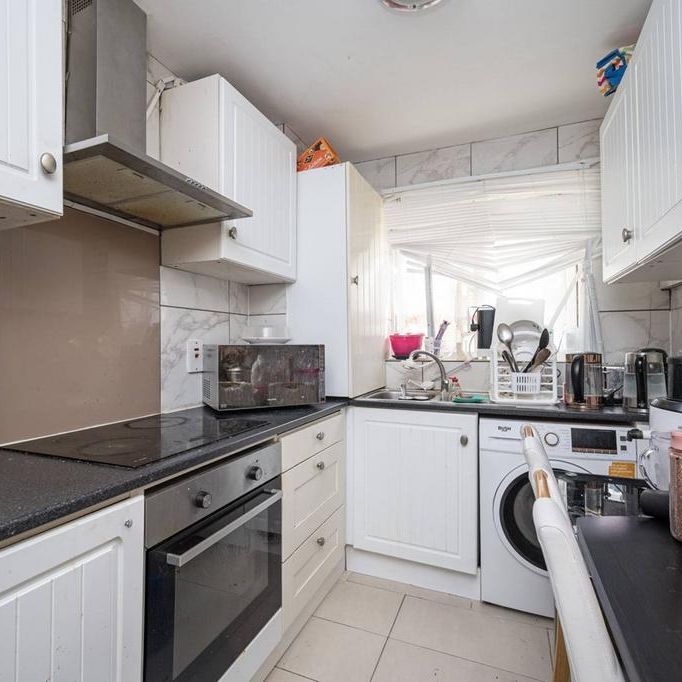 3 bedroom flat to rent - Photo 1