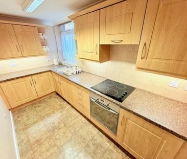 2 bedroom Flat To Let - Photo 2
