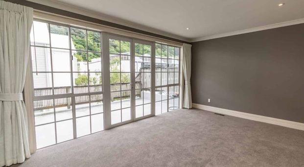 Luxury Townhouse in Thorndon - Photo 1