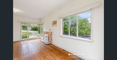STYLISH FAMILY LIVING IN A PREMIUM BALWYN NORTH LOCATION - Photo 2