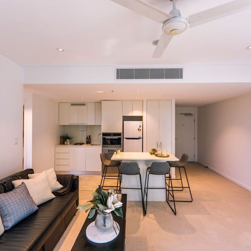 Fully Furnished Luxurious 2 Bedroom Apartment with City Views - Photo 1