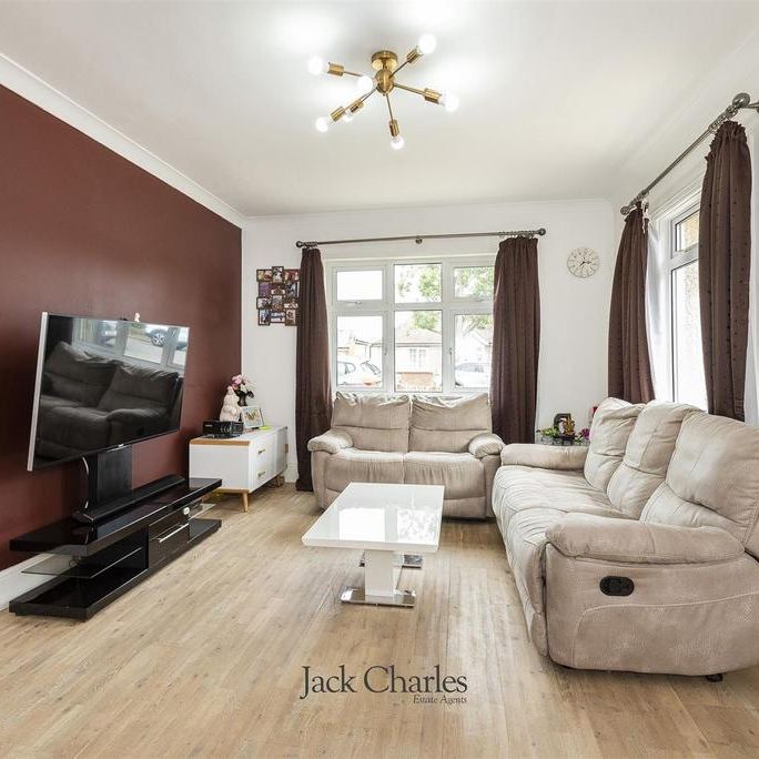 4 bedroom bungalow to rent - Photo 1