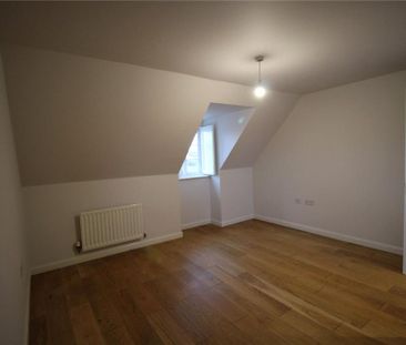 6 bedroom link detached house to rent - Photo 4