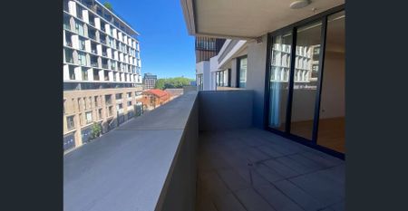 Modern 1 Bedroom Plus Study Room Apartment in the Heart of Rockdale - Photo 5