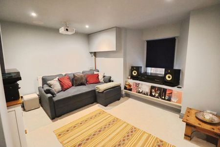 3 bedroom terraced house to rent - Photo 2