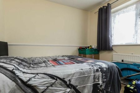 Wordsworth Road, TW12, London - Photo 5