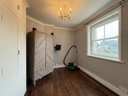 4 Bedroom House - Photo 5