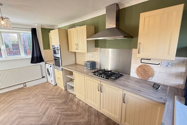 Deightonby Street - Photo 1