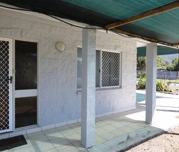 Large Air conditioned Home with Double Bay Shed and 5 KW Solar Power - Photo 3