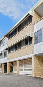 A Must See! 2 Bedroom Unit in the heart of Windsor! - Photo 4