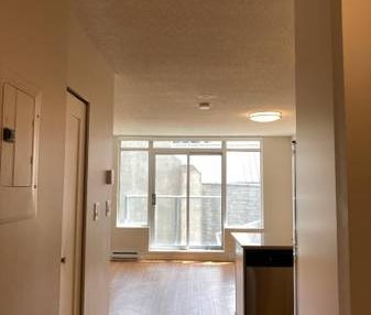 Pet-Free, Studio 1/BA, Situated in Vancouver! - Photo 2