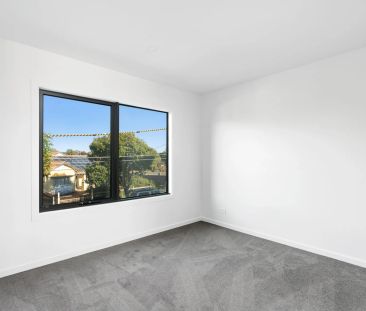 Two Bedroom + Study Townhouse! - Photo 4