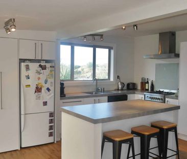 NORTH NEW BRIGHTON - 4 BEDROOMS, 1 BATHROOM, HEATPUMP, DOUBLE GARAGE - Photo 2