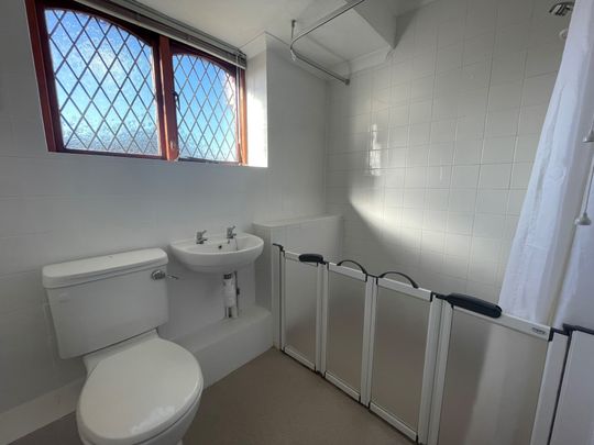 3 bedroom house to rent Ventnor Close, BN23 - Photo 1