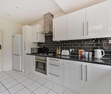 Kenilworth Road, Stoneleigh, KT17 - Photo 2