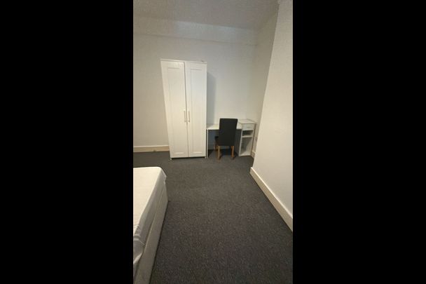 Room in a Shared House, Babington Road, NW4 - Photo 1